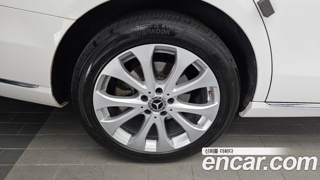 Mercedes-Benz E-Class E300 4MATIC Exclusive