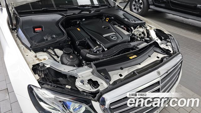Mercedes-Benz E-Class E300 4MATIC Exclusive