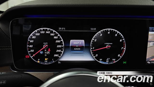 Mercedes-Benz E-Class E300 4MATIC Exclusive