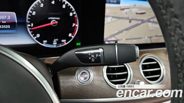 Mercedes-Benz E-Class E300 4MATIC Exclusive