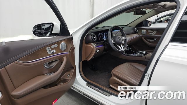 Mercedes-Benz E-Class E300 4MATIC Exclusive