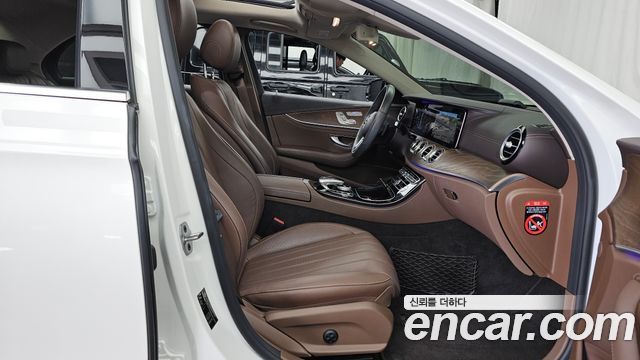 Mercedes-Benz E-Class E300 4MATIC Exclusive