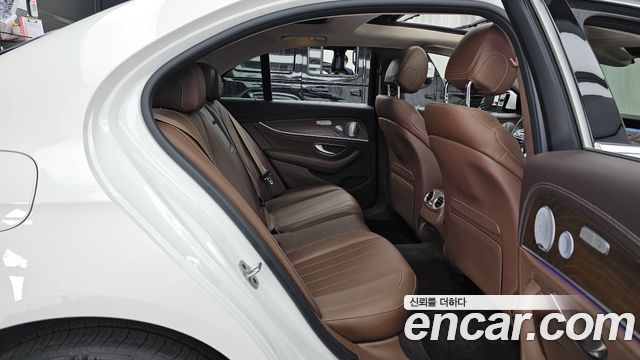 Mercedes-Benz E-Class E300 4MATIC Exclusive