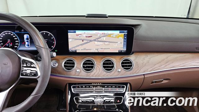 Mercedes-Benz E-Class E300 4MATIC Exclusive