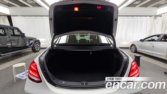 Mercedes-Benz E-Class E300 4MATIC Exclusive