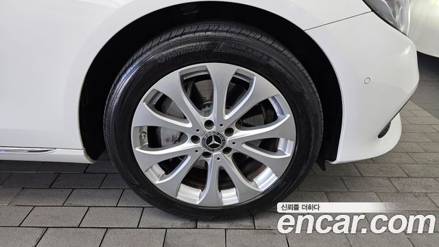 Mercedes-Benz E-Class E300 4MATIC Exclusive