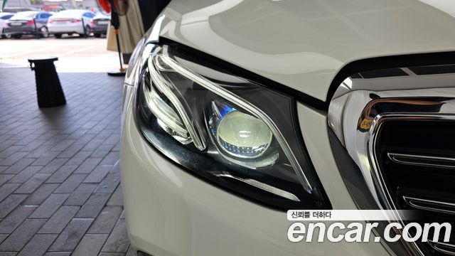 Mercedes-Benz E-Class E300 4MATIC Exclusive