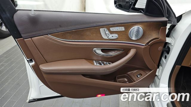 Mercedes-Benz E-Class E300 4MATIC Exclusive