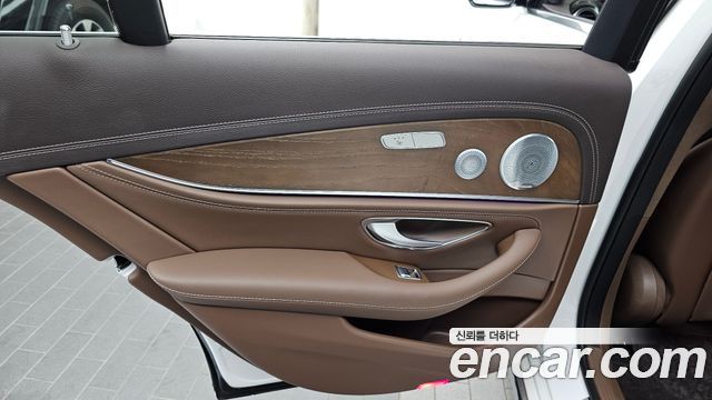 Mercedes-Benz E-Class E300 4MATIC Exclusive