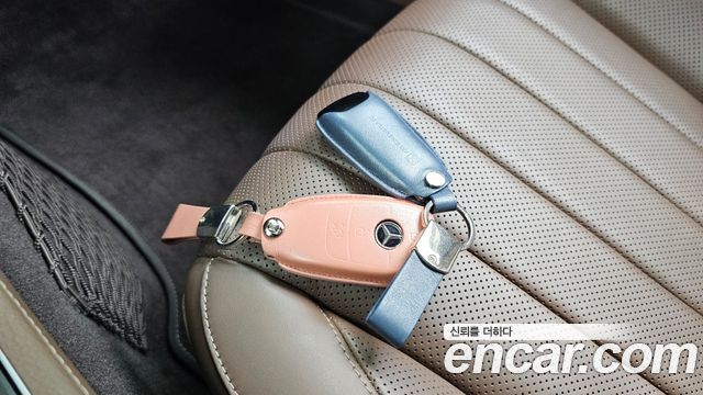 Mercedes-Benz E-Class E300 4MATIC Exclusive