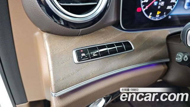 Mercedes-Benz E-Class E300 4MATIC Exclusive