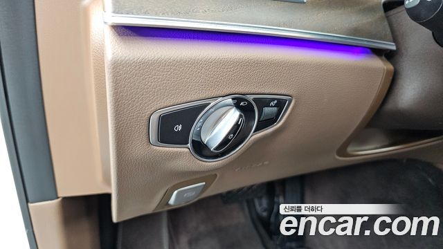 Mercedes-Benz E-Class E300 4MATIC Exclusive