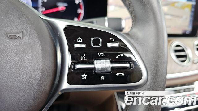 Mercedes-Benz E-Class E300 4MATIC Exclusive