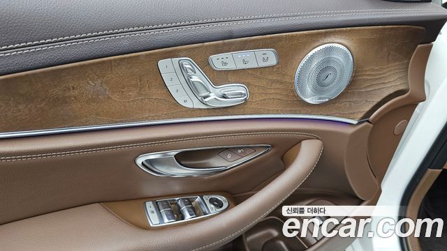 Mercedes-Benz E-Class E300 4MATIC Exclusive