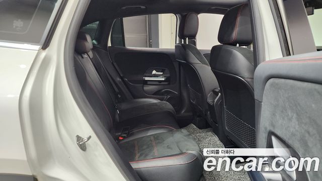 Mercedes-Benz GLA-Class GLA250 4MATIC