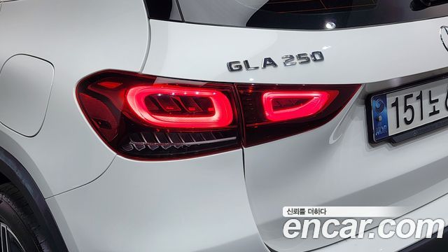 Mercedes-Benz GLA-Class GLA250 4MATIC