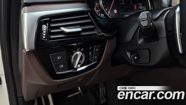 BMW 5-Series 530i M Sport Package Plus
