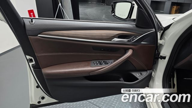 BMW 5-Series 530i M Sport Package Plus