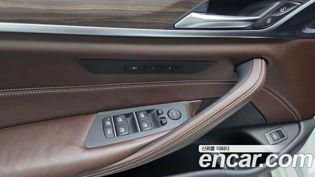 BMW 5-Series 530i M Sport Package Plus