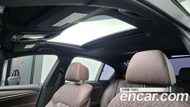 BMW 5-Series 530i M Sport Package Plus