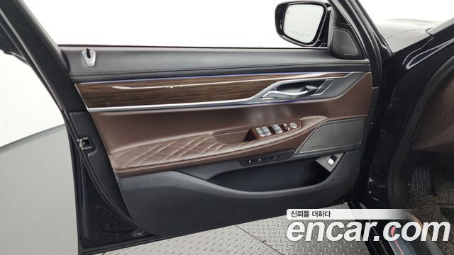 BMW 7-Series 740i Design Pure Excellence