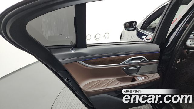 BMW 7-Series 740i Design Pure Excellence