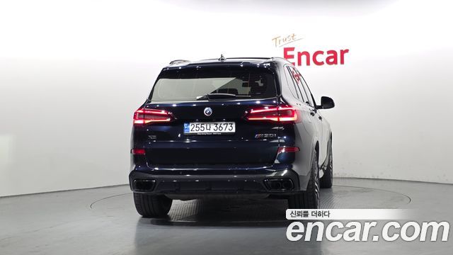 BMW X5 M50i