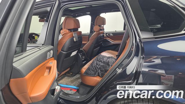 BMW X5 M50i