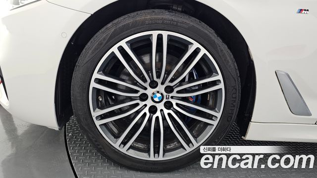 BMW 5-Series 530i M Sport Package Plus
