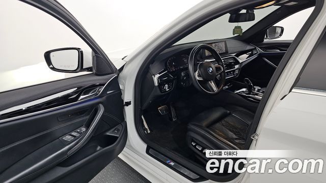 BMW 5-Series 530i M Sport Package Plus