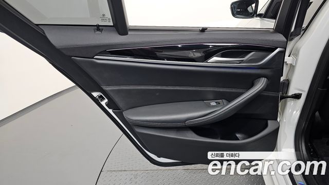 BMW 5-Series 530i M Sport Package Plus