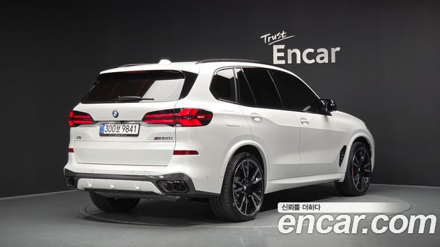 BMW X5 M60i