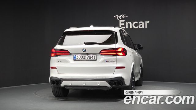 BMW X5 M60i