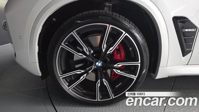 BMW X5 M60i