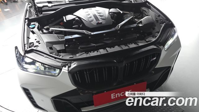 BMW X5 M60i