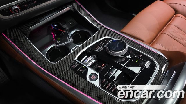 BMW X5 M60i