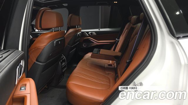BMW X5 M60i