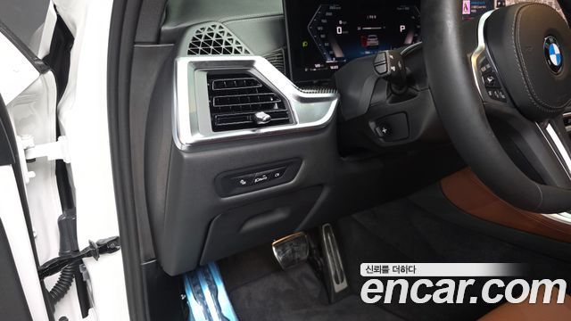 BMW X5 M60i