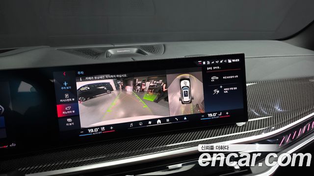 BMW X5 M60i