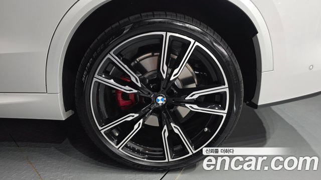 BMW X5 M60i