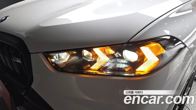 BMW X5 M60i