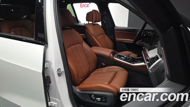 BMW X5 M60i