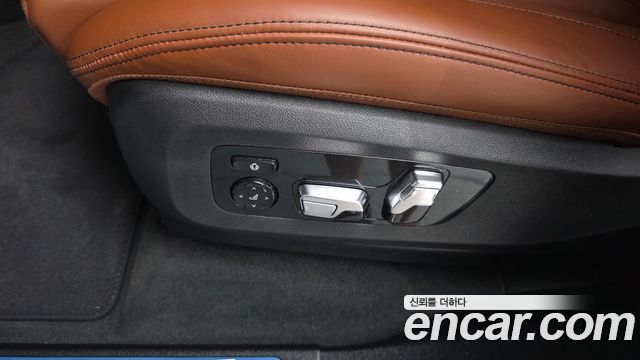 BMW X5 M60i
