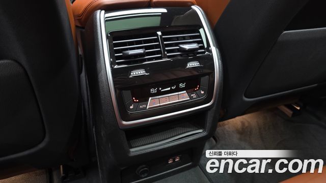 BMW X5 M60i