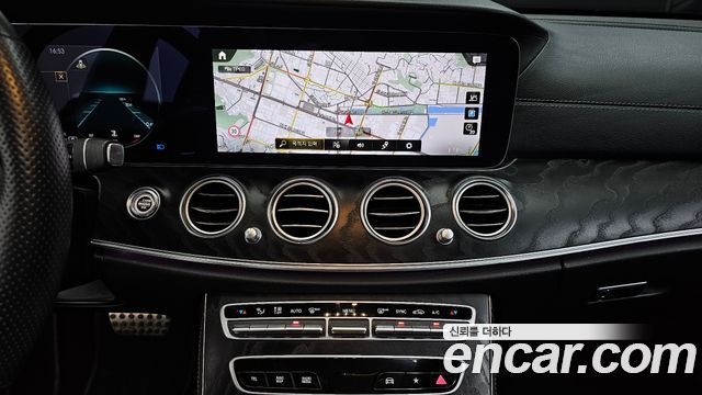 Mercedes-Benz E-Class E220d 4MATIC AMG Line