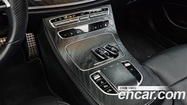 Mercedes-Benz E-Class E220d 4MATIC AMG Line