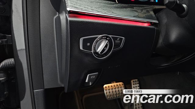 Mercedes-Benz E-Class E220d 4MATIC AMG Line