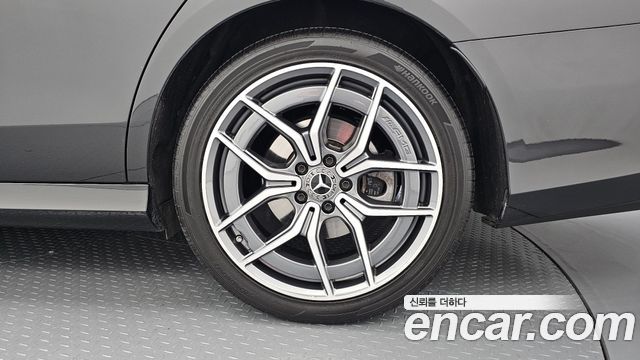 Mercedes-Benz E-Class E220d 4MATIC AMG Line