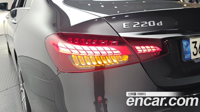 Mercedes-Benz E-Class E220d 4MATIC AMG Line