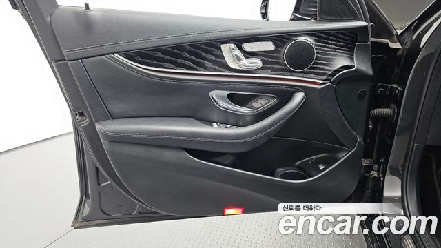 Mercedes-Benz E-Class E220d 4MATIC AMG Line
